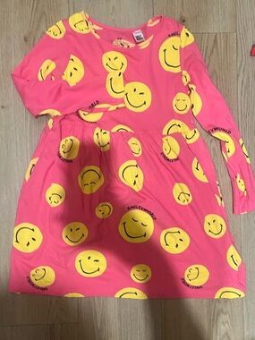 H&M Girls Pink Smiley World dress side 6X-7